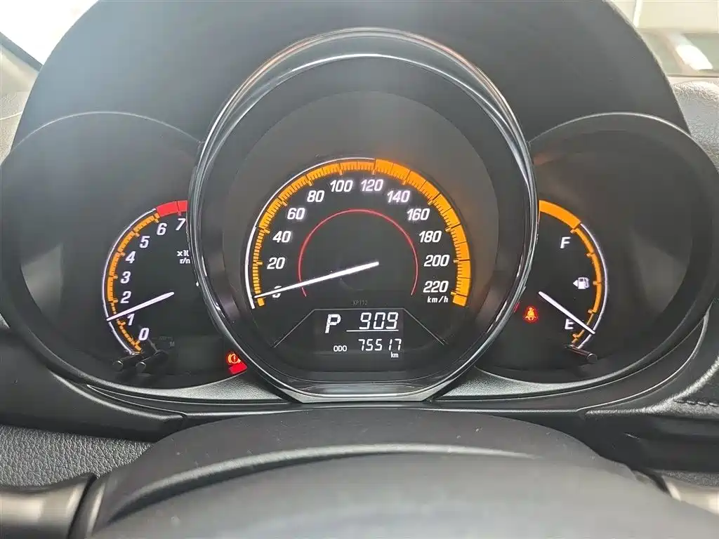 Toyota Yaris L 2023 — фото 12