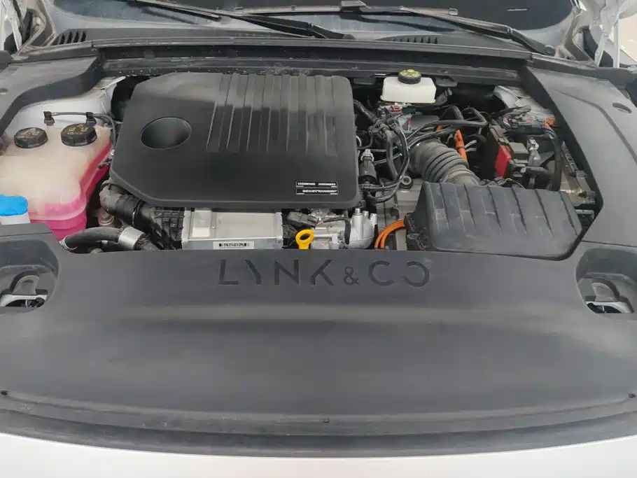 Lynk & Co 07 EM-P 2025 — фото 10