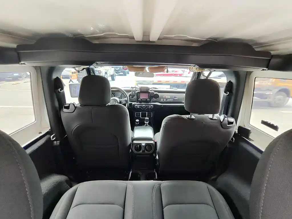 Jeep Wrangler 2020 — фото 20