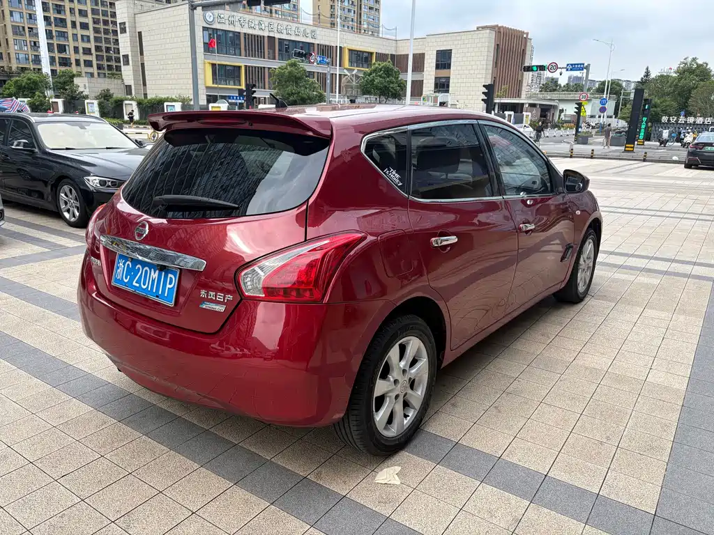 Nissan Tiida 2012