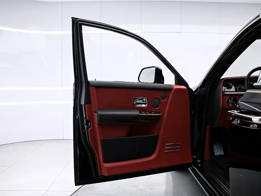 Rolls-Royce Phantom 2022 — фото 11