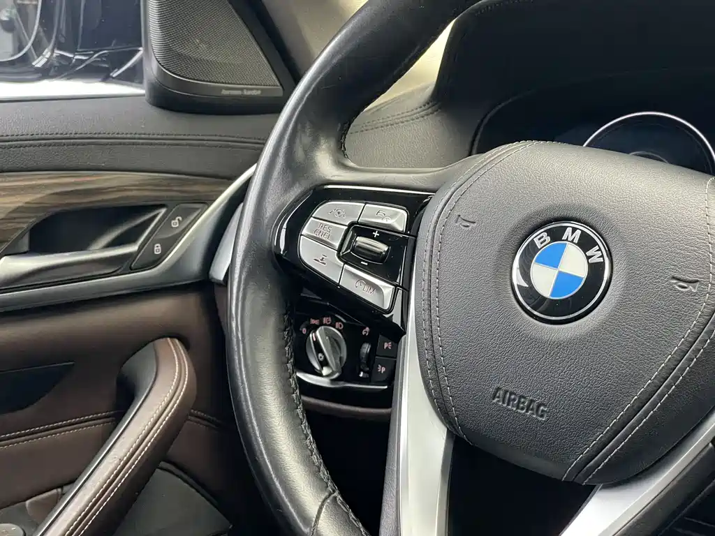 BMW 5 Series New Energy 2019 — фото 17