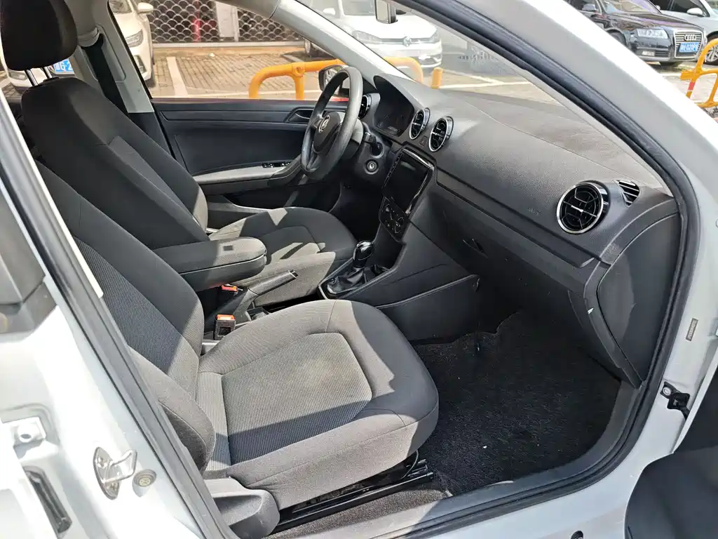 Volkswagen Jetta 2019 — фото 11