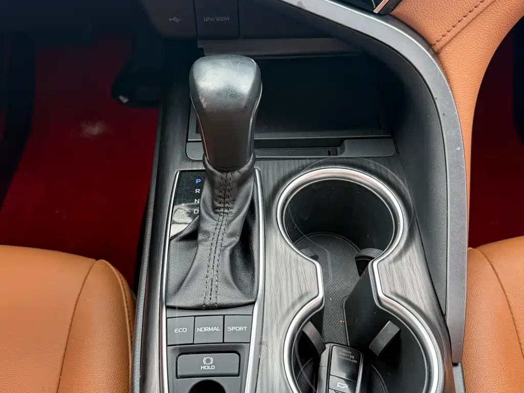 Toyota Camry 2021 — фото 16