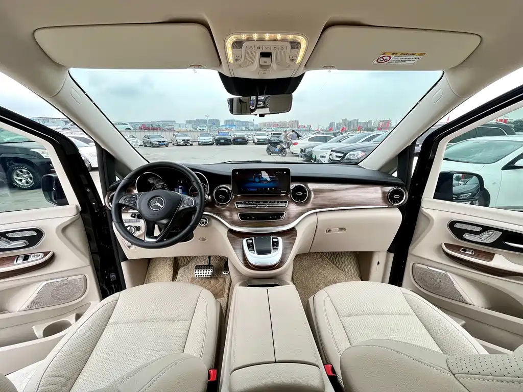 Mercedes-Benz V-Class 2022 — фото 13