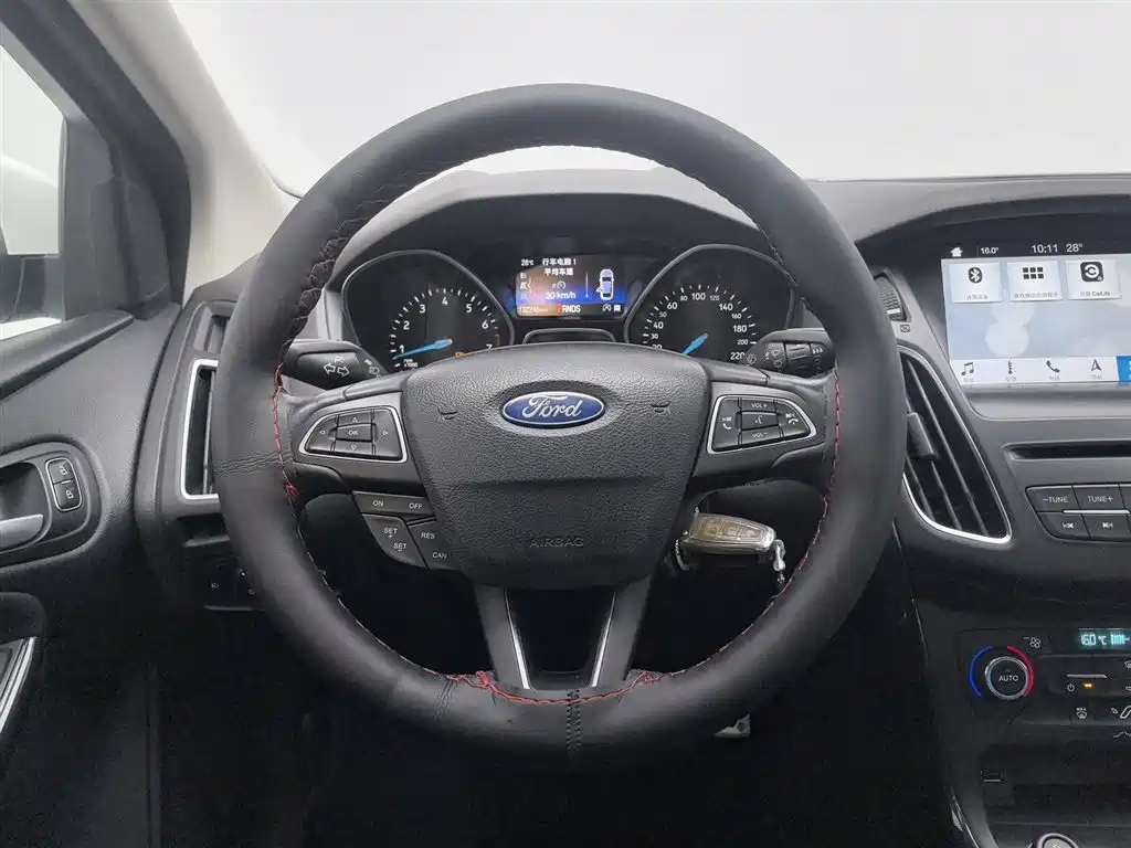 Ford Focus 2016 — фото 11