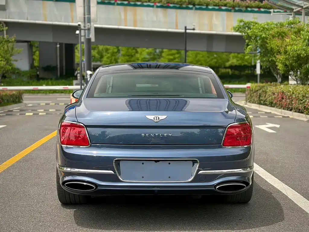 Bentley Flying Spur 2021 — фото 3