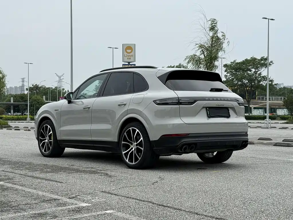 Porsche Cayenne Hybrid 2023 — фото 6