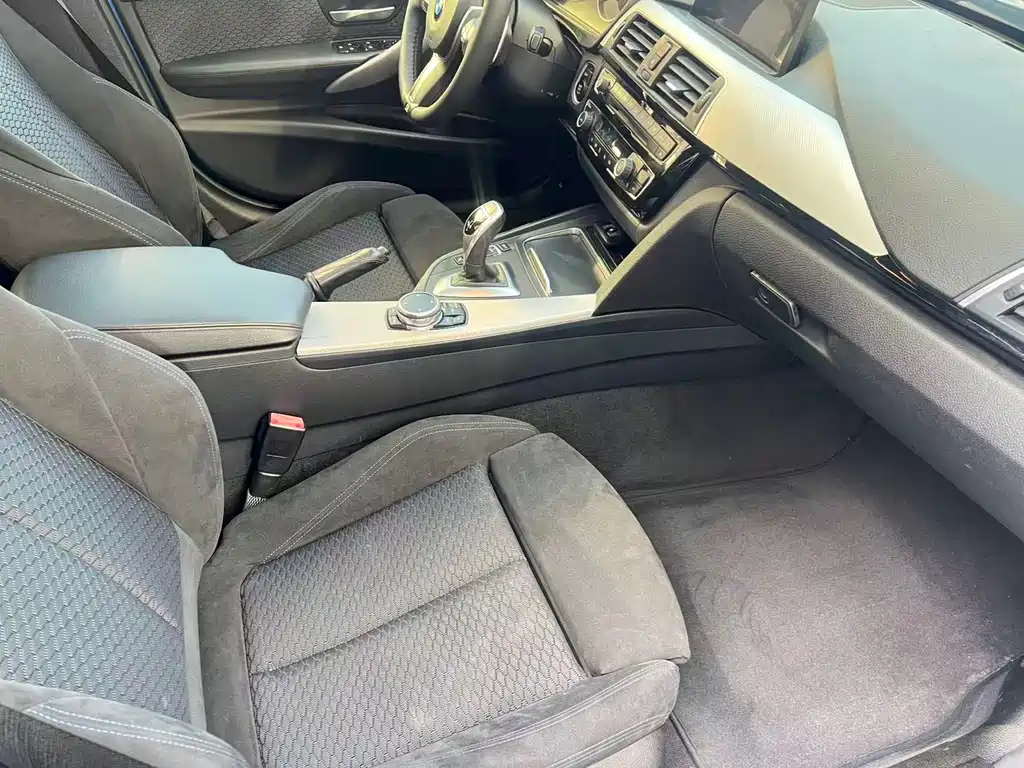 BMW 3 Series 2017 — фото 12