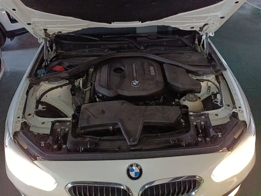 BMW 1 Series 2018 — фото 16