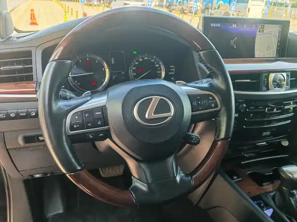 Lexus LX 2017