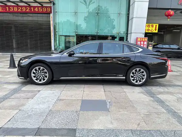 Lexus LS 2021