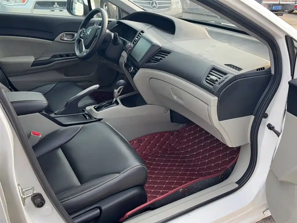 Honda Civic 2015 — фото 19