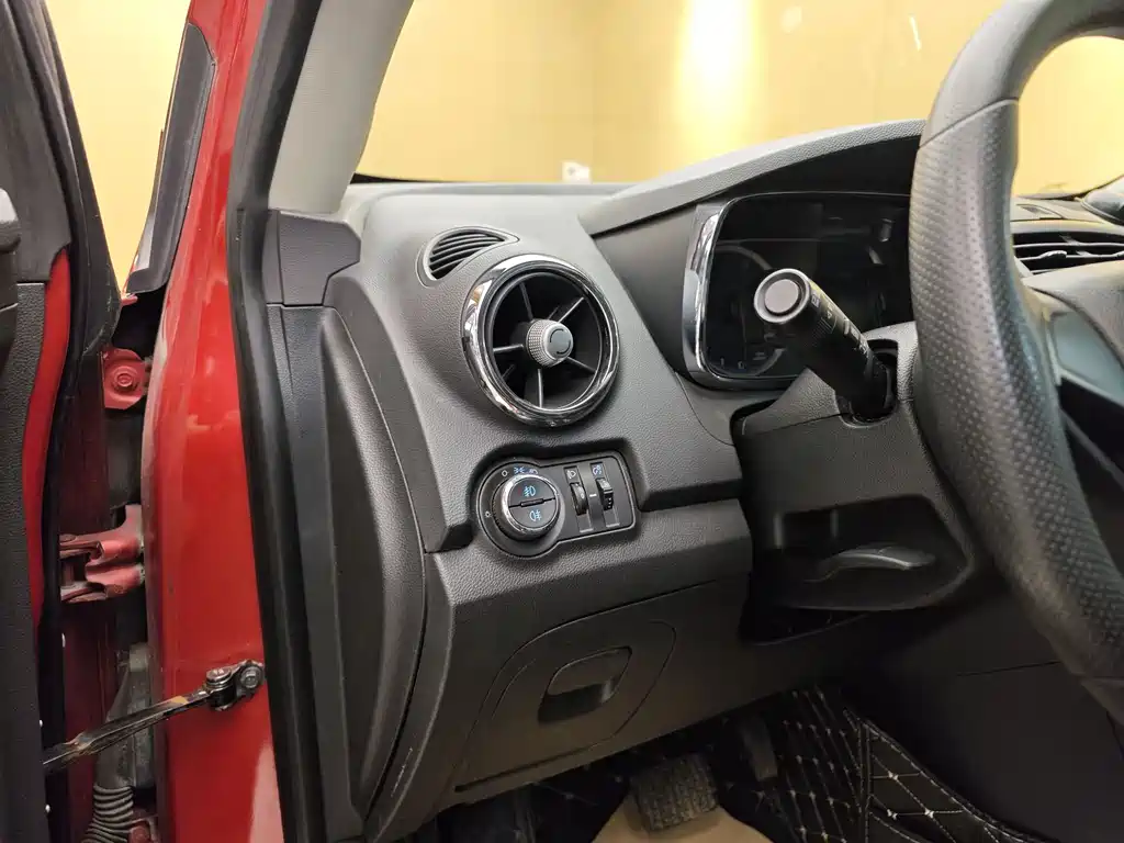 Chevrolet Trax 2015 — фото 11