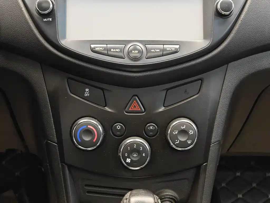 Chevrolet Trax 2015 — фото 16