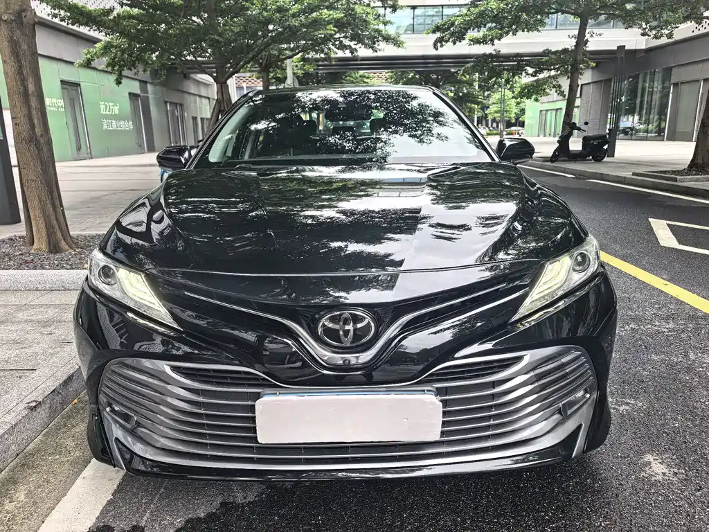 Toyota Camry 2019 — фото 2