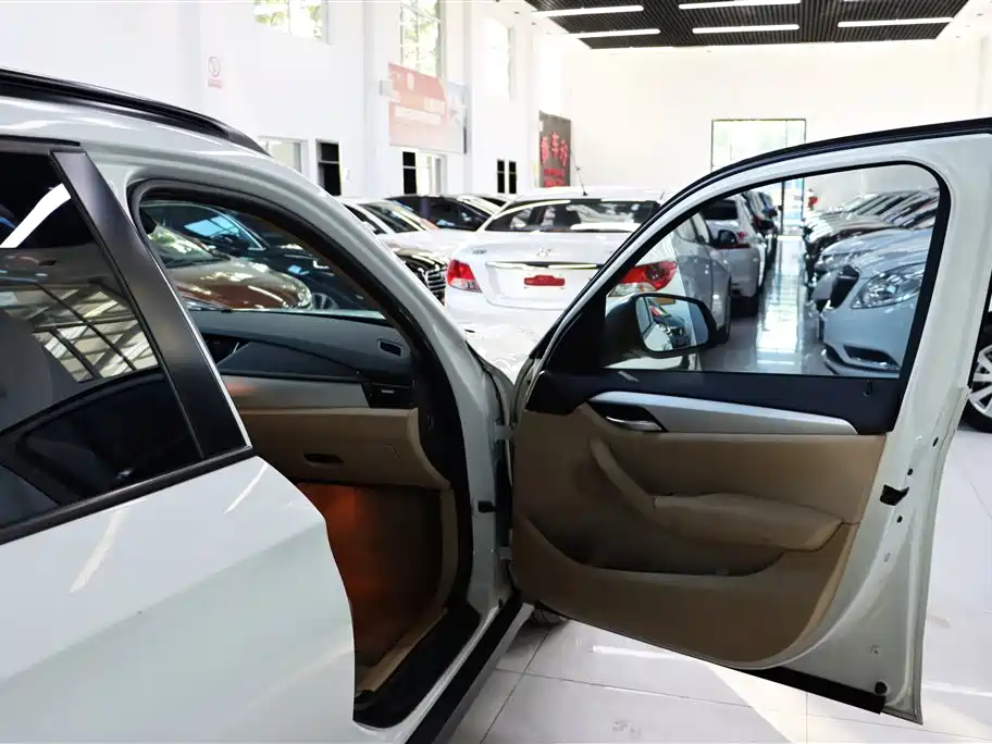 BMW X1 2012 — фото 17