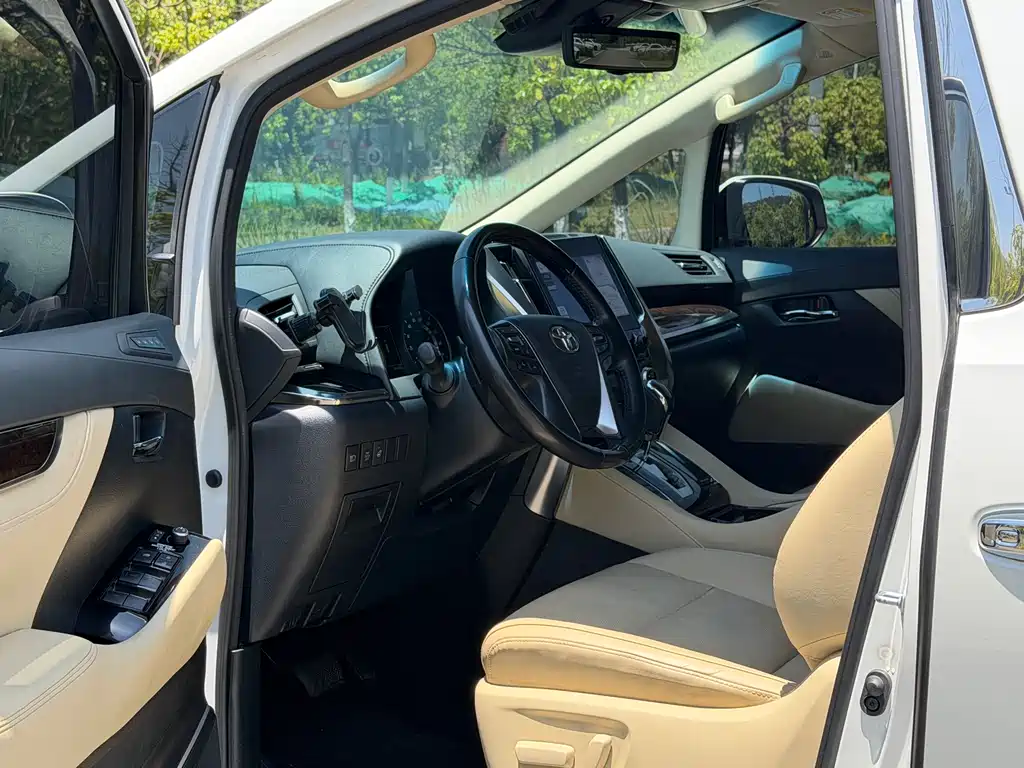 Toyota Alphard 2023 — фото 8