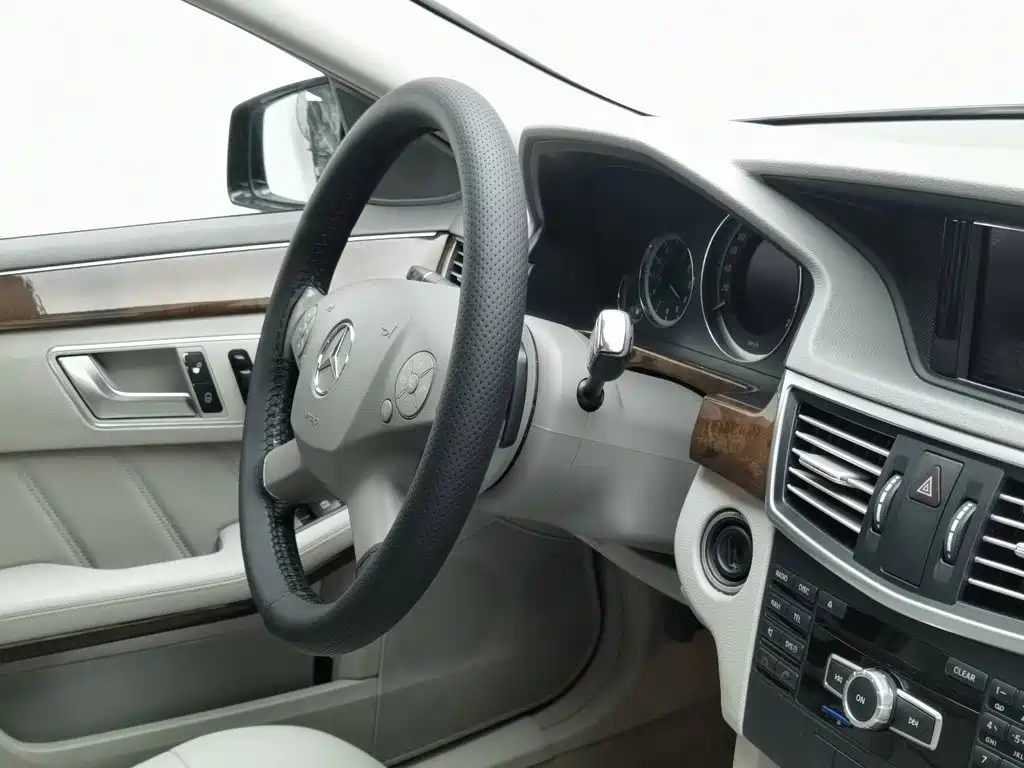 Mercedes-Benz E-Class 2013 — фото 22