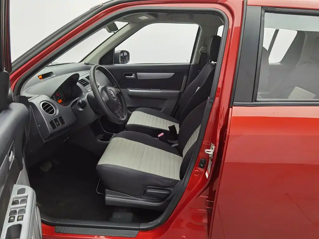 Suzuki Swift 2014 — фото 10