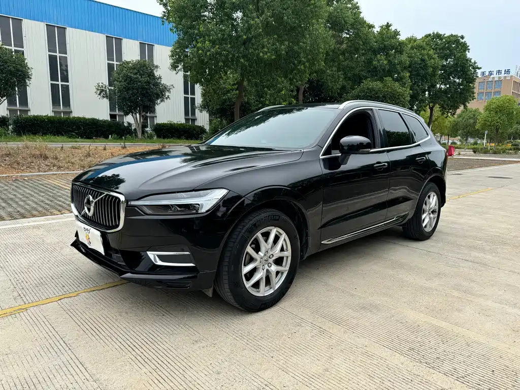 Volvo XC60 2021 — фото 1