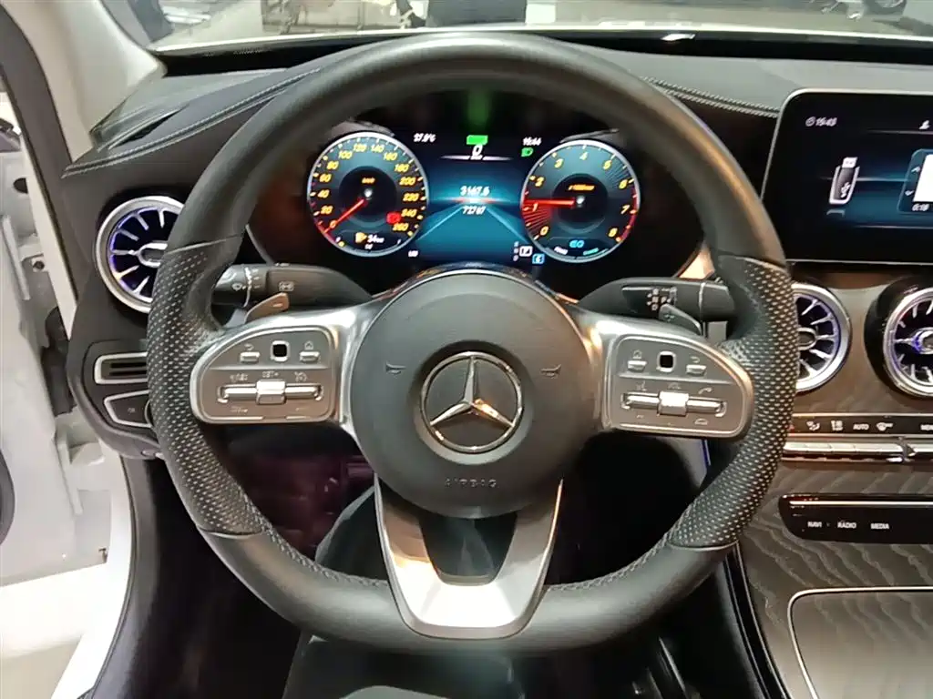 Mercedes-Benz C-Class 2020 — фото 11