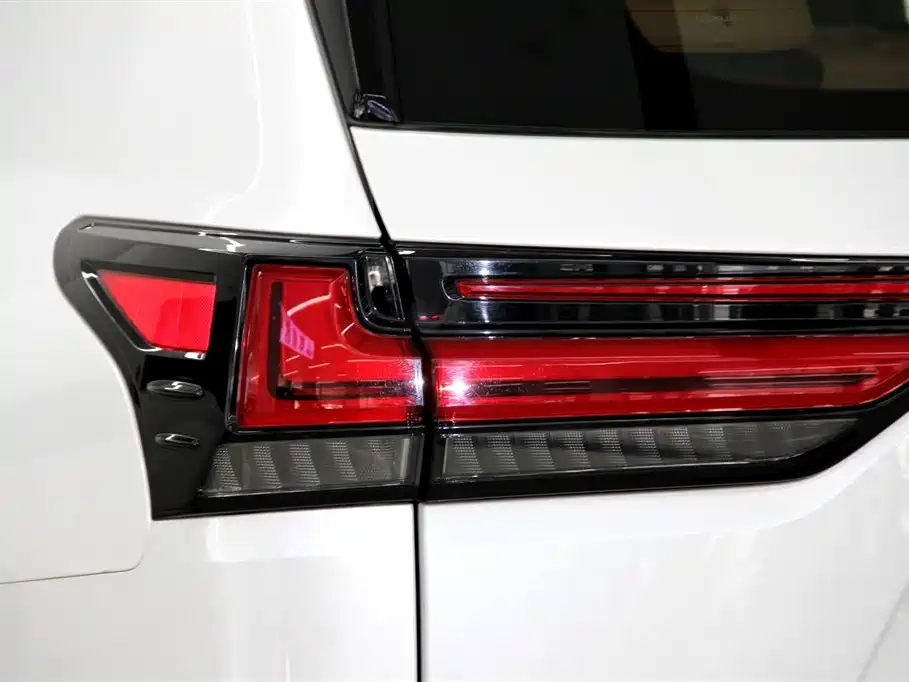 Lexus LX 2023 — фото 34