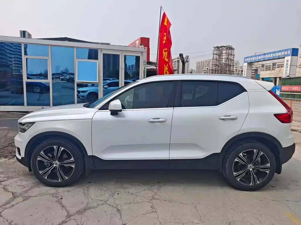 Volvo XC40 2019 — фото 5