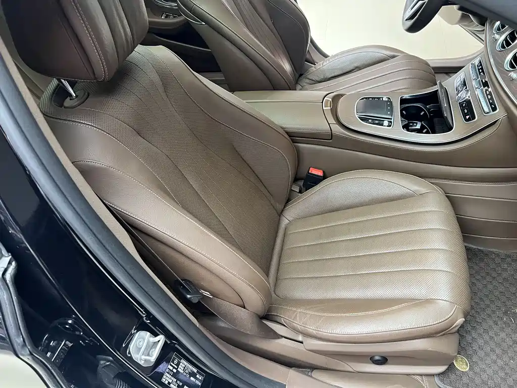 Mercedes-Benz E-Class 2020 — фото 19