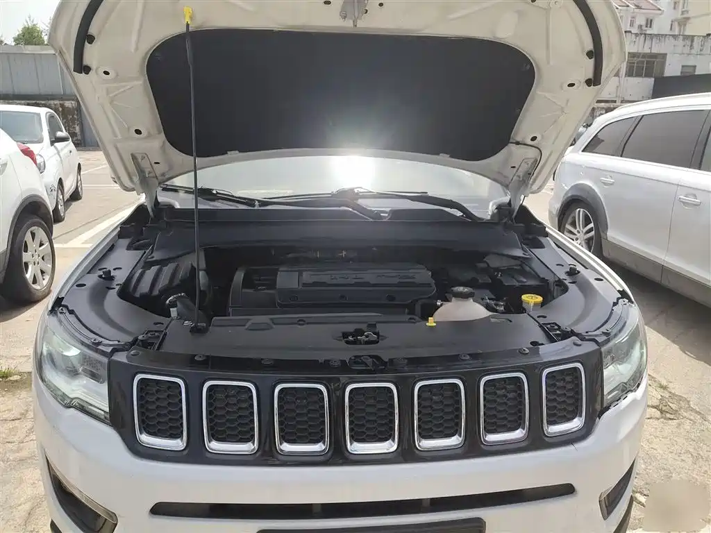 Jeep Compass 2018 — фото 17