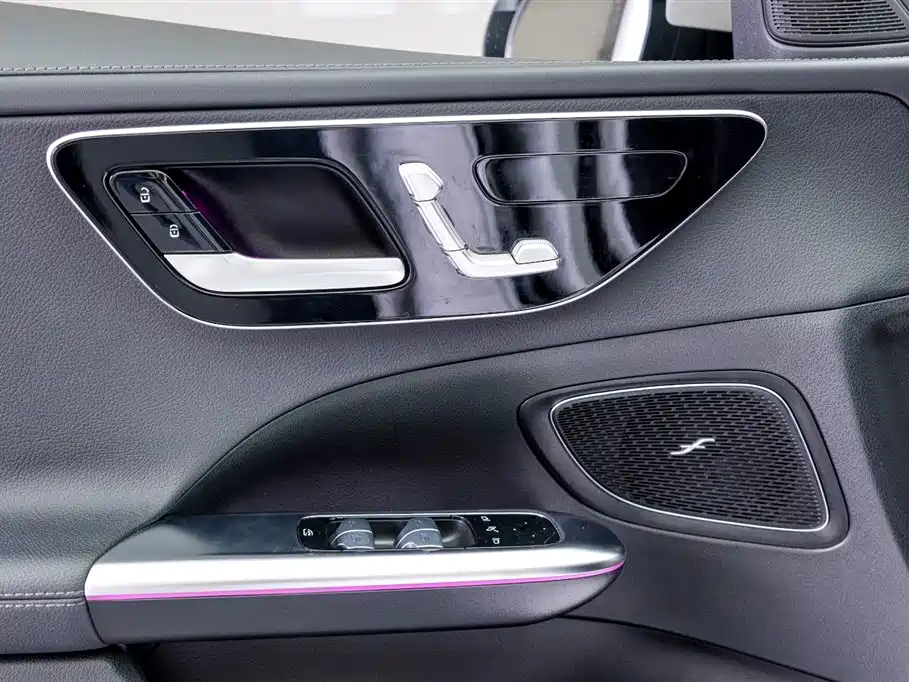 Mercedes-Benz C-Class 2023 — фото 16