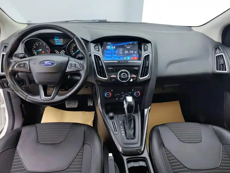 Ford Focus 2016 — фото 12