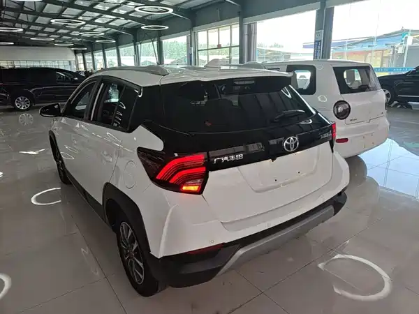 Toyota Yaris L 2022