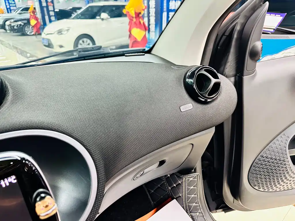 smart Fortwo 2017 — фото 34