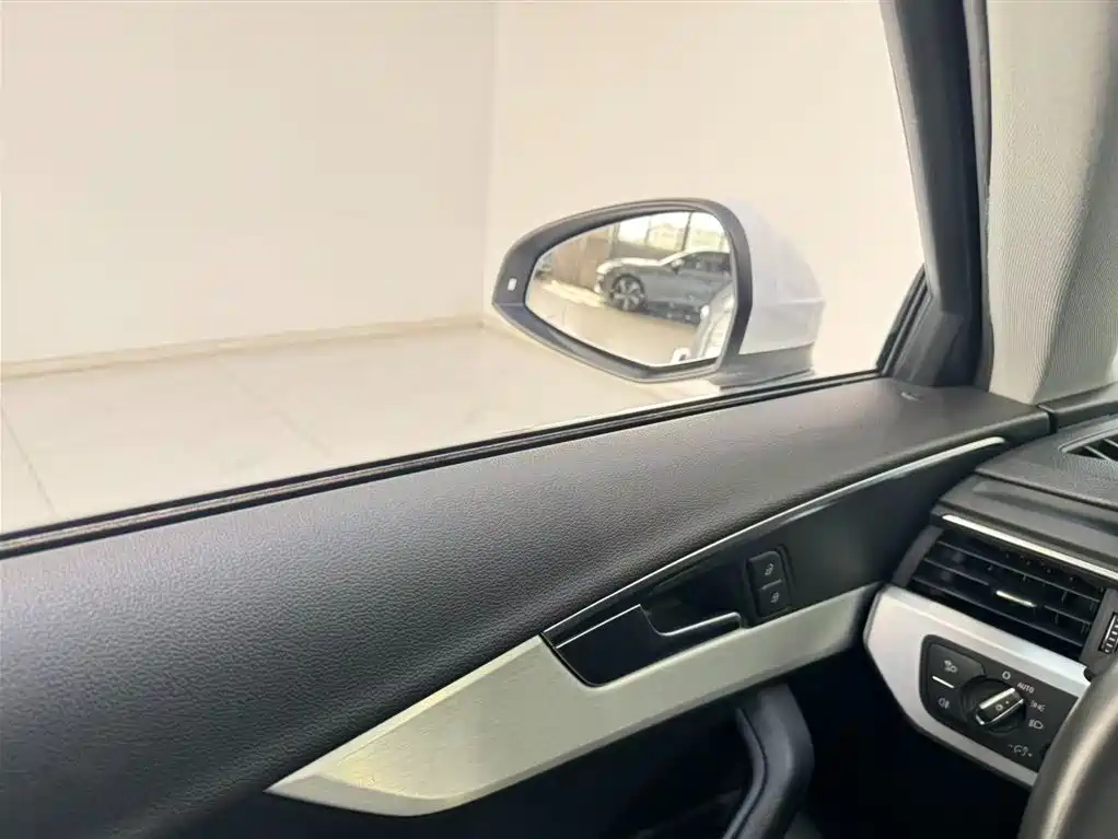 Audi A4L 2018 — фото 19