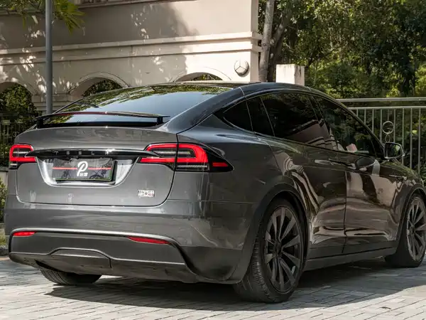 Tesla Model X 2024