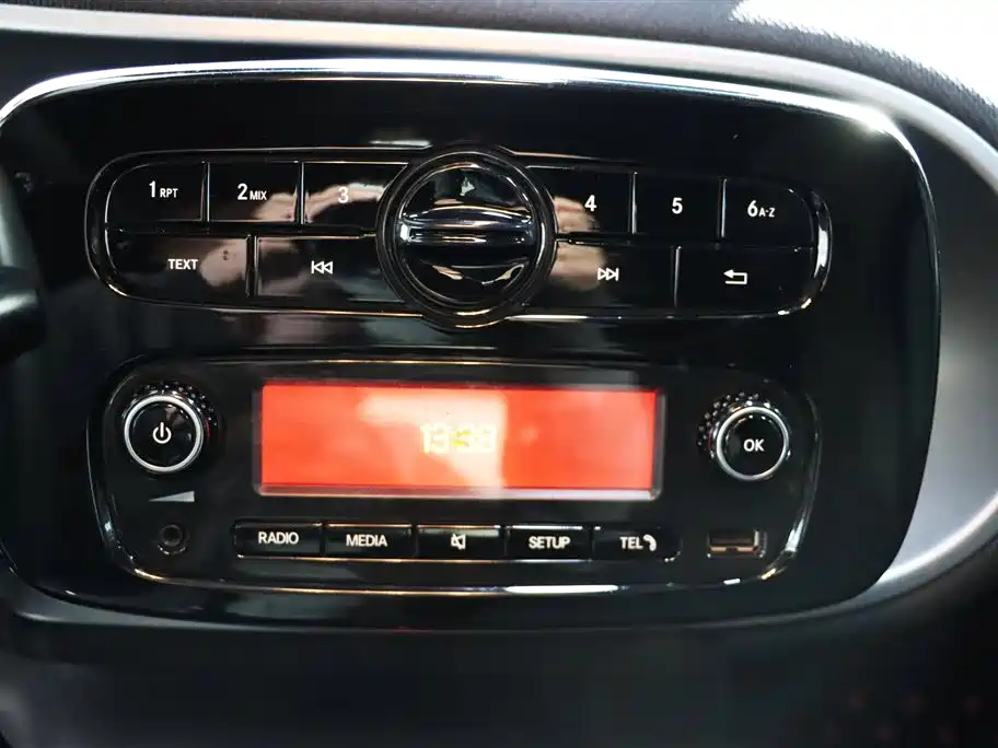 smart Fortwo 2017 — фото 16