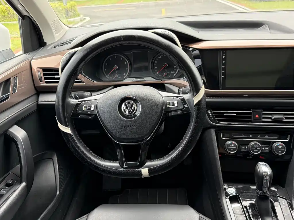Volkswagen Tharu 2019 — фото 13