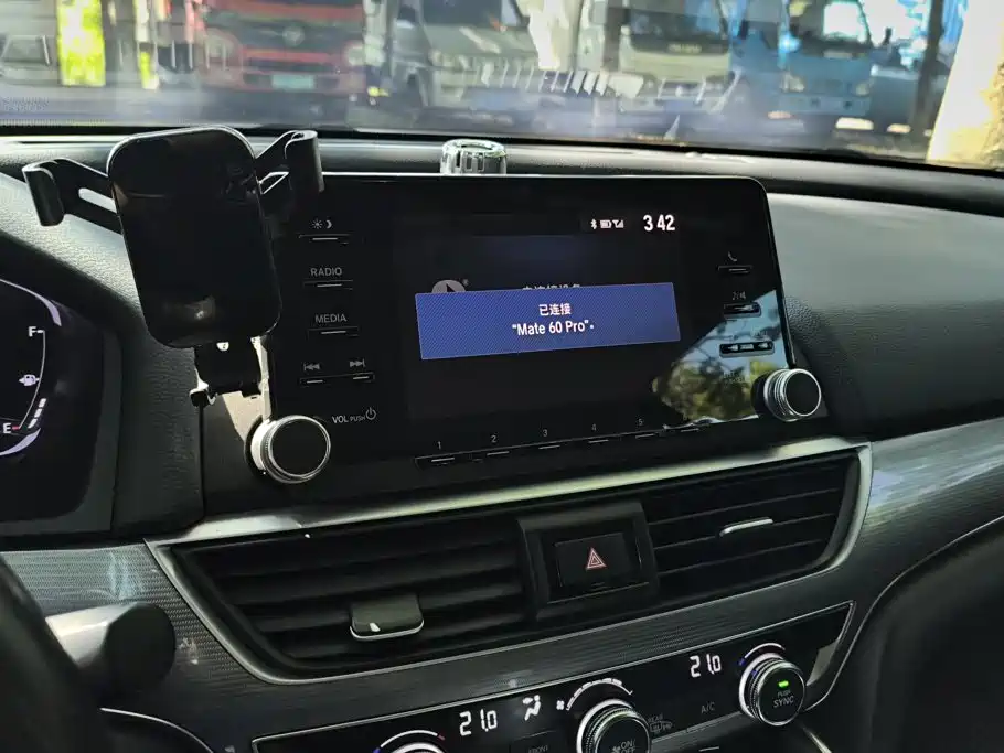 Honda Accord 2018 — фото 13