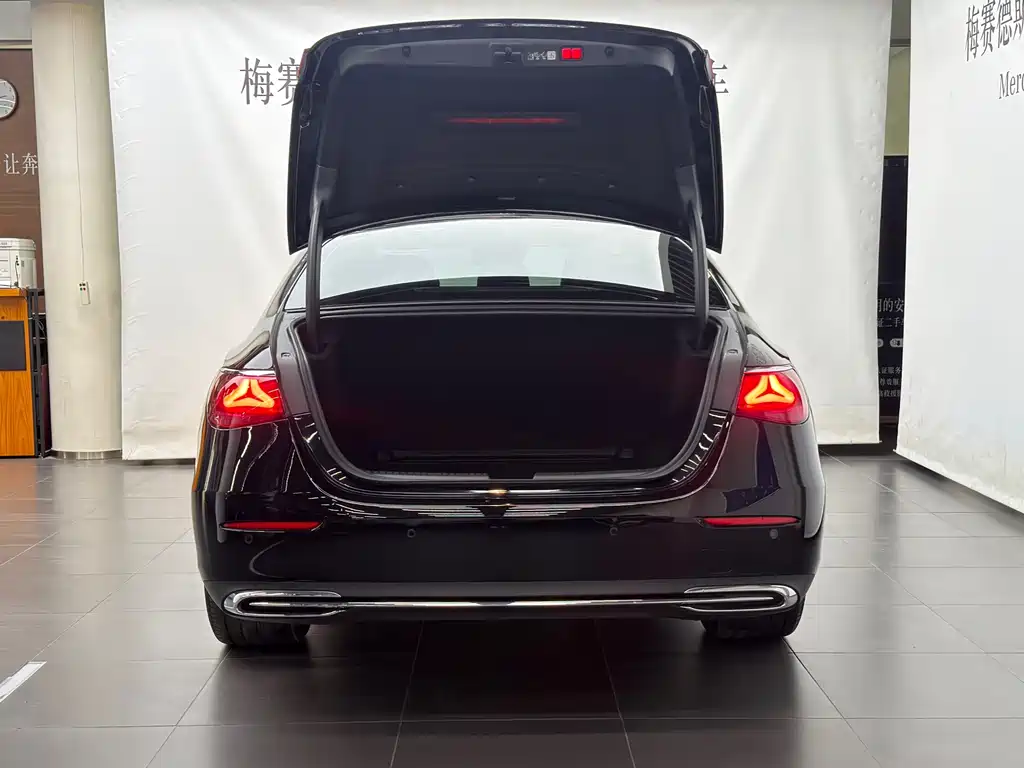 Mercedes-Benz E-Class 2024
