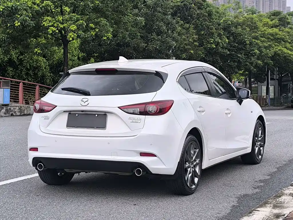 Mazda 3 Axela 2018 — фото 4