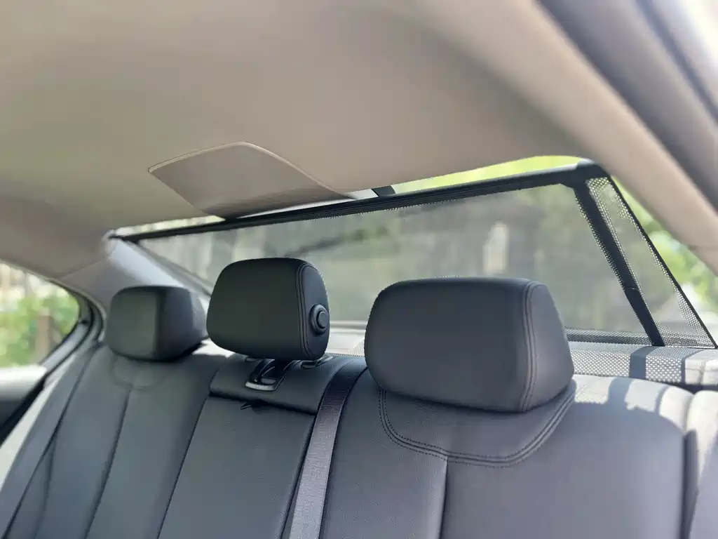 BMW 3 Series 2015 — фото 20