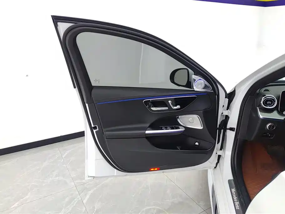 Mercedes-Benz C-Class 2023 — фото 7