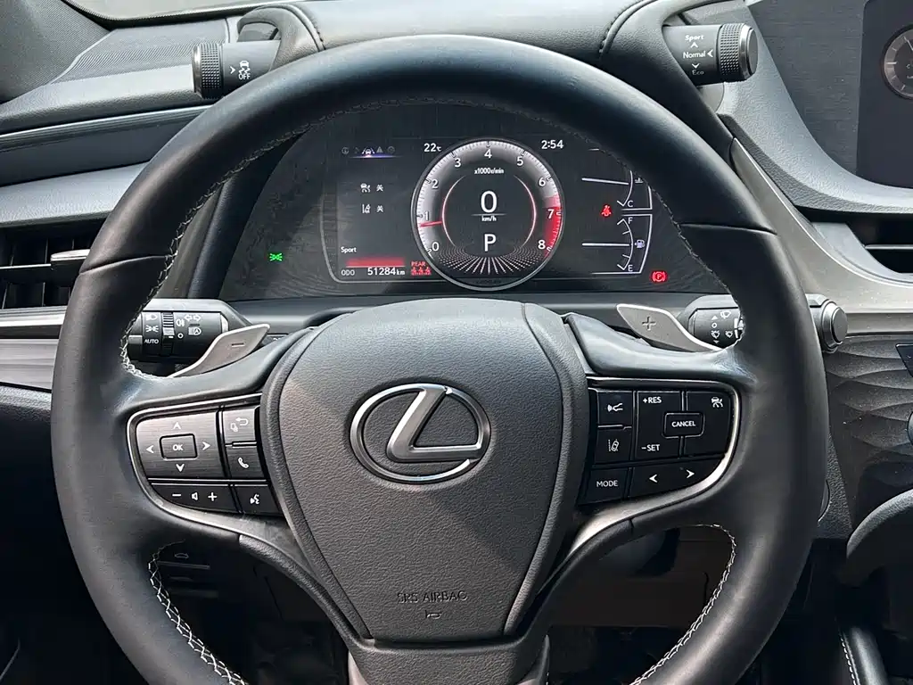 Lexus ES 2020 — фото 12