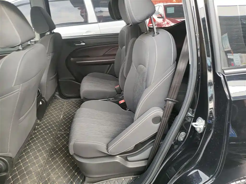 GAC Motor Trumpchi M6 2023 — фото 17