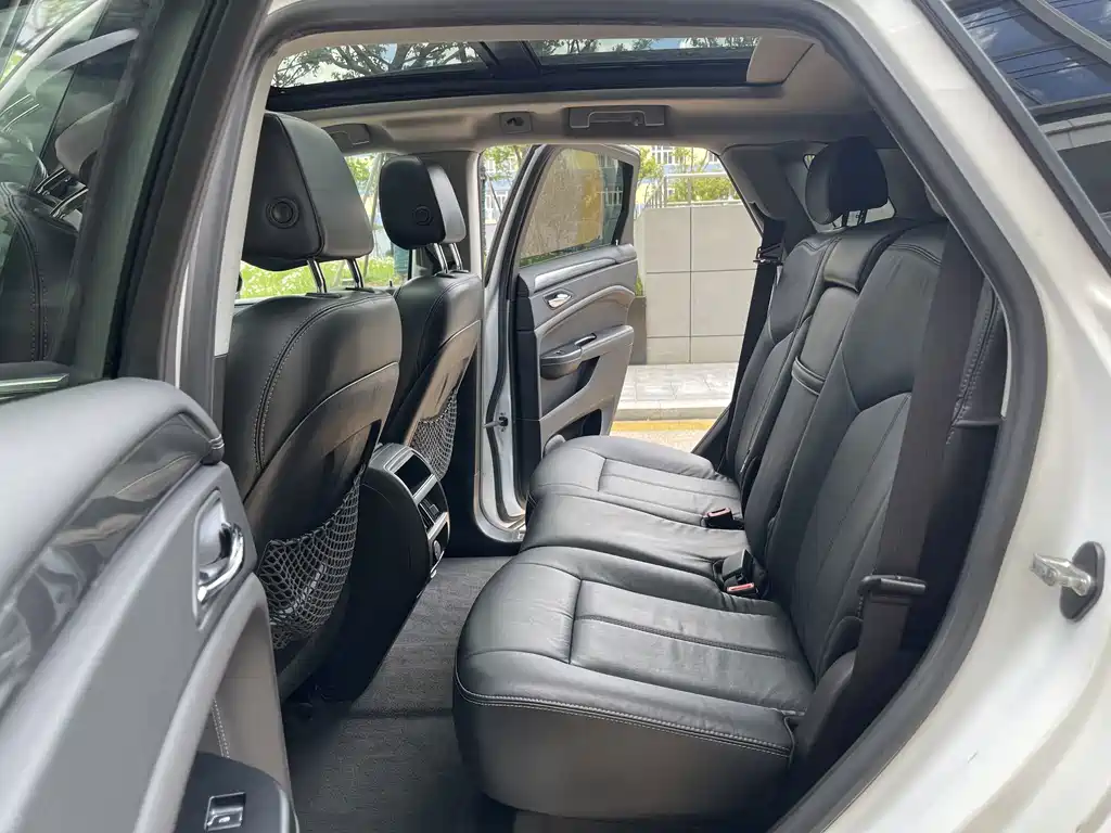 Cadillac SRX 2016 — фото 9