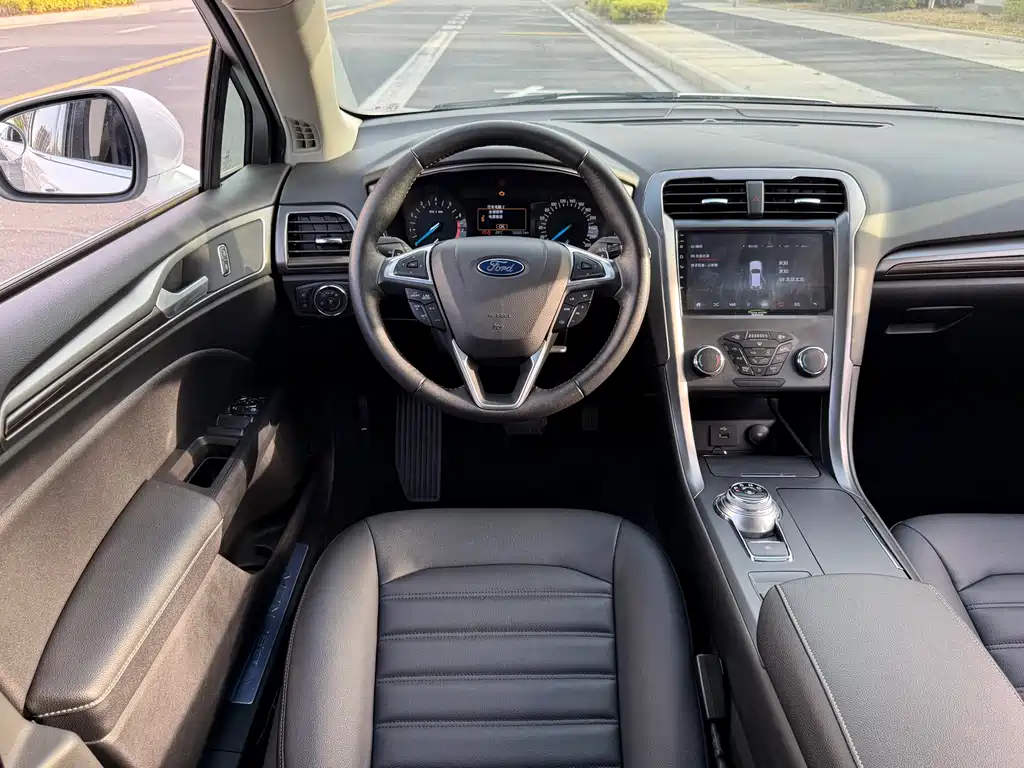 Ford Mondeo 2020 — фото 13