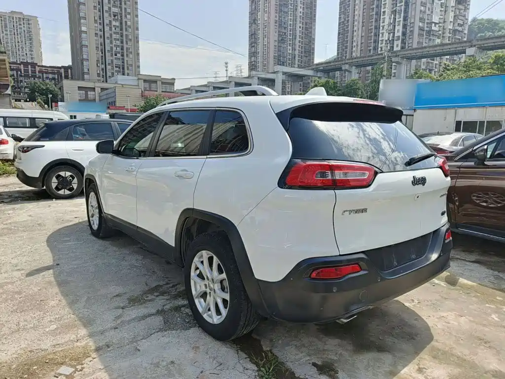 Jeep Cherokee 2016 — фото 5