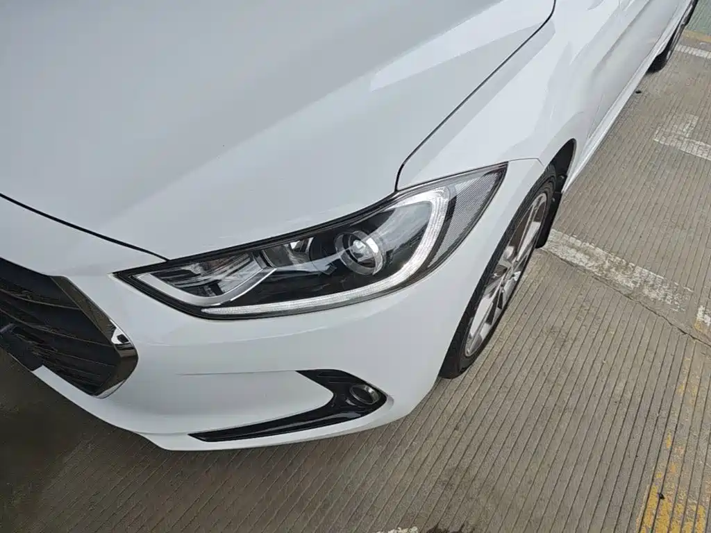 Hyundai Elantra 2017 — фото 24