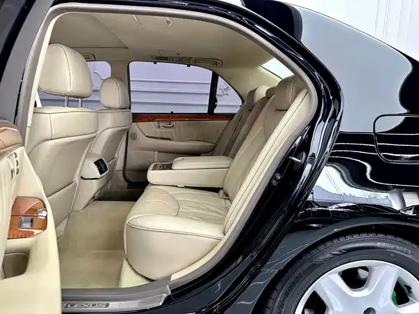 Lexus LS 2004